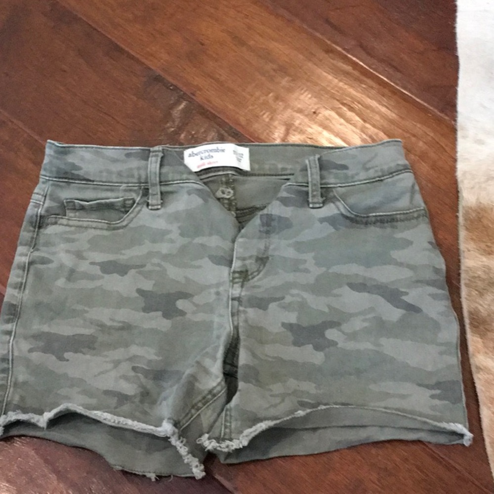 Abercrombie kids 11/12 camo short